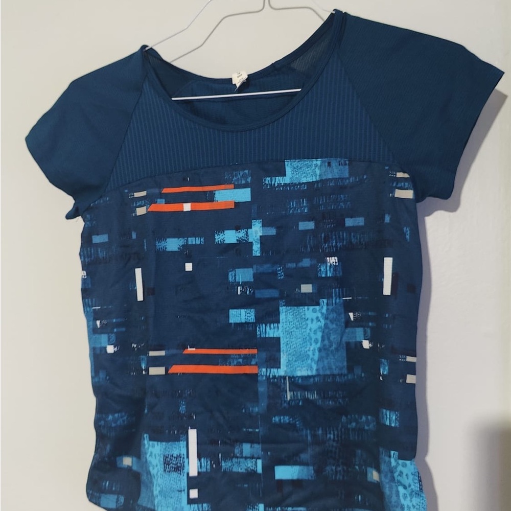 Under Armour Blue and Orange Geometric Short Sleeve Tee